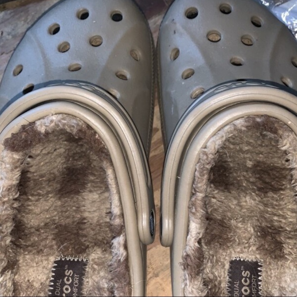 Crocs size 7 in men’s 9 in women’s I never wore it